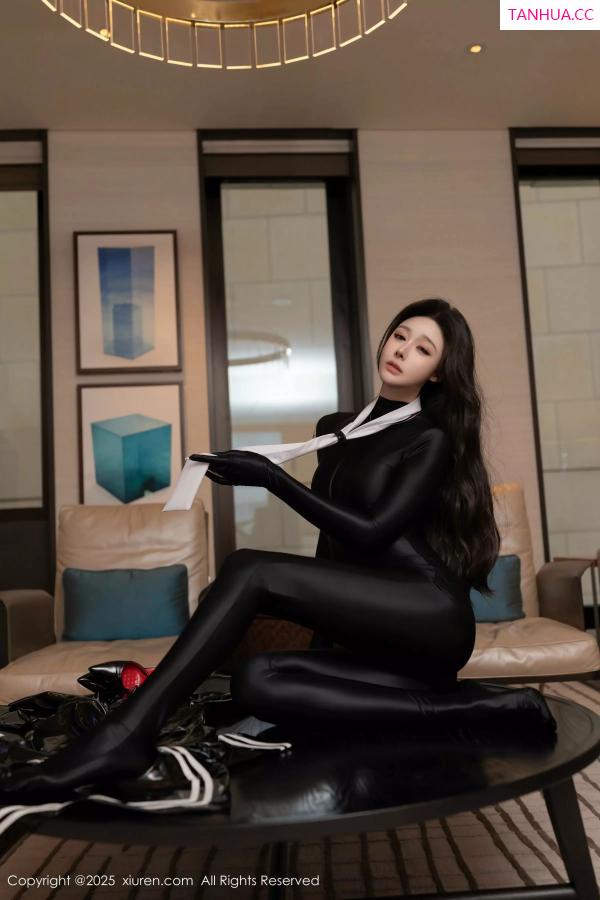 逗逗DouDou  [XiuRen]高清写真图 2025.03.28 No.10087 小逗逗 黑色胶衣第38张图片